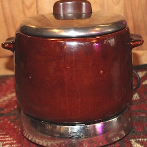 Vintage West Bend Electric Bean Pot Crock with Heated Base - 6 Qt. Slow Cooker - Great for Mulled Cider/Simmered Soups