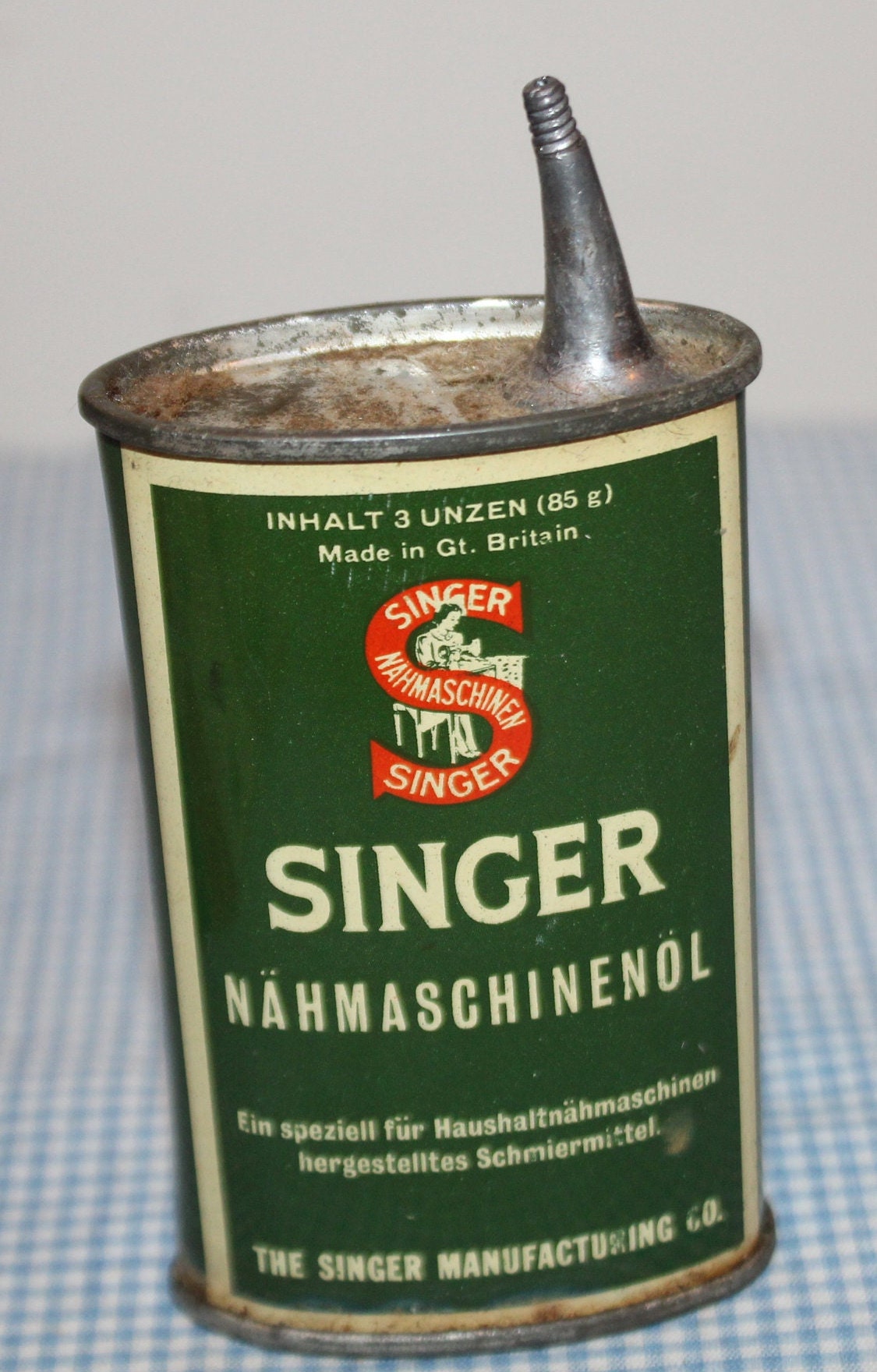 File:Singer sewing machine oil tin, 3 Fl Oz, pic 1.JPG - Wikimedia