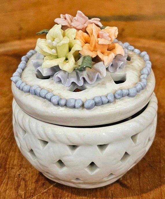 Capodimonte-Like Floral Trinket Container, Basket Weave Design