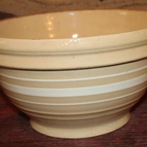 Very Nice Antique White Striped Yellow ware Bowl 10.25&quot;- made in USA/Farmhouse/Baking/Country/McCoy?