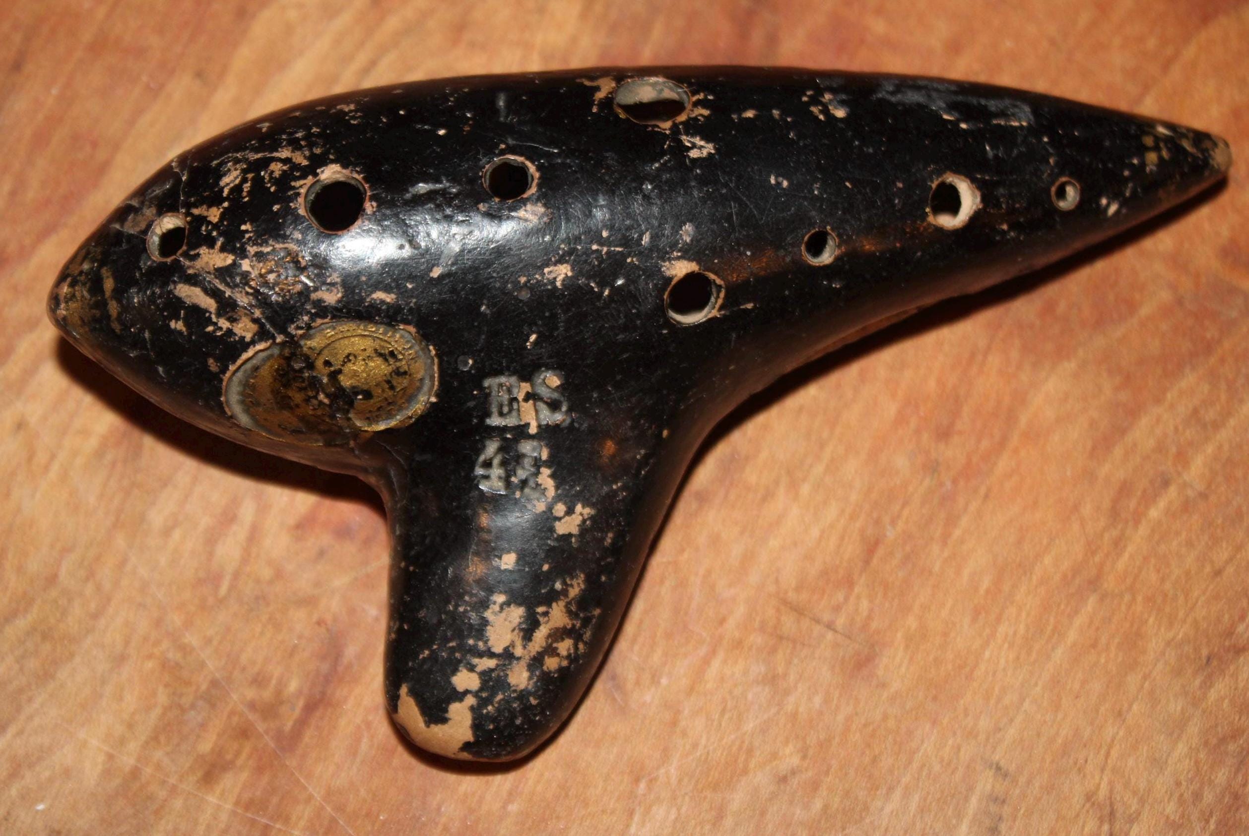 RZ Porzellan Austria 磁器オルゴール ヴァイオリン奏者 Heinrich Fiehn Austrian Black and Gold Ocarina 1879 Sydney