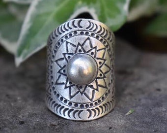 Zilveren ring Karen Hill Tribe | Handgemaakt zonnestraalontwerp | 98,% zilver | Verstelbaar | Gemaakt in Thailand | Verzending in de VS