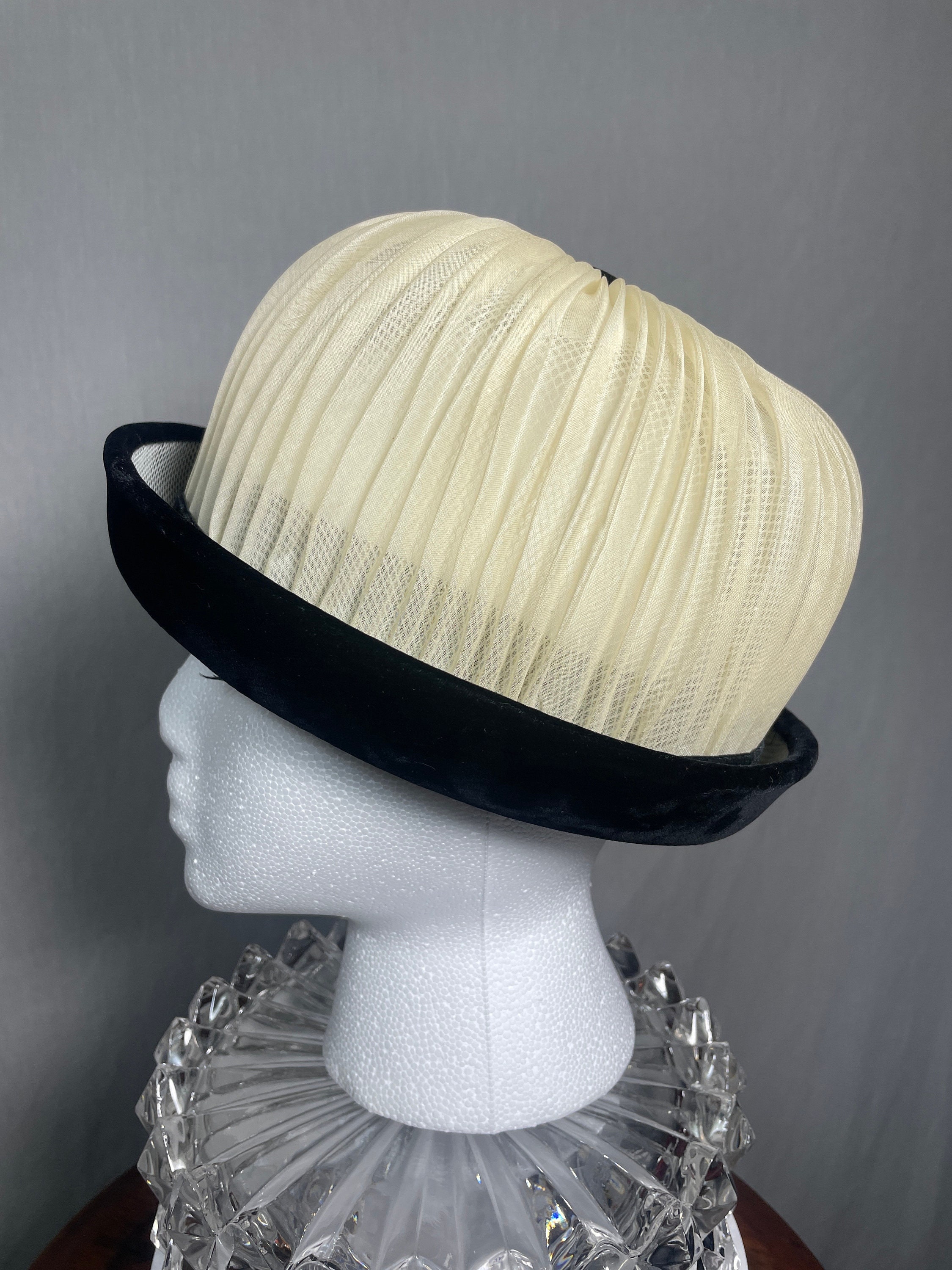 Auth Vnt Black Wool Bucket Derby Cloche Hat Mr. John 70s White Black Beret Lot 3 Cloche 1970s Vintage Hats for Women for sale | eBay main image 4