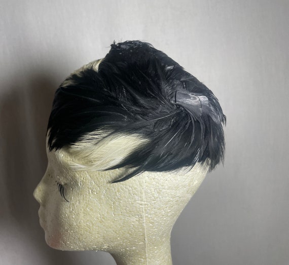 Unique Black and White Feathered Vintage Hat Fasc… - image 4