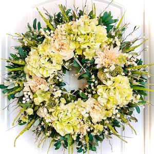 LISTO PARA ENVIAR - Crema de jardín de cabaña y corona de primavera floral verde para la puerta principal - Corona de hortensias de verano marfil y verde