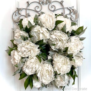 KLAAR VOOR VERZENDING | Sneeuwwitte pioenkerstkrans voor voordeur | Feestdecoratie | Elegante kerstbloemenkrans