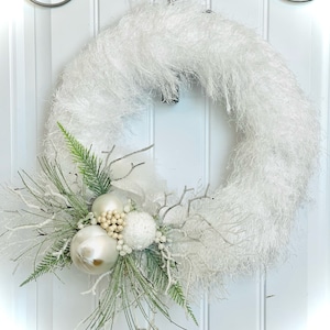 Elegant Snowy White Christmas Ornament Wreath for Front Door Ready to Ship Festive Winter Evergreen Pine Yarn Wreath Holiday Luxury Wreath