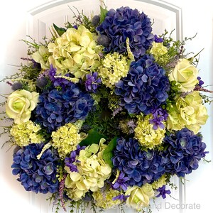 LISTO PARA ENVIAR / Corona de jardín de cabaña verde brillante y violeta para puerta de entrada / Corona de hortensias vibrantes para todas las estaciones / Impresionante decoración floral