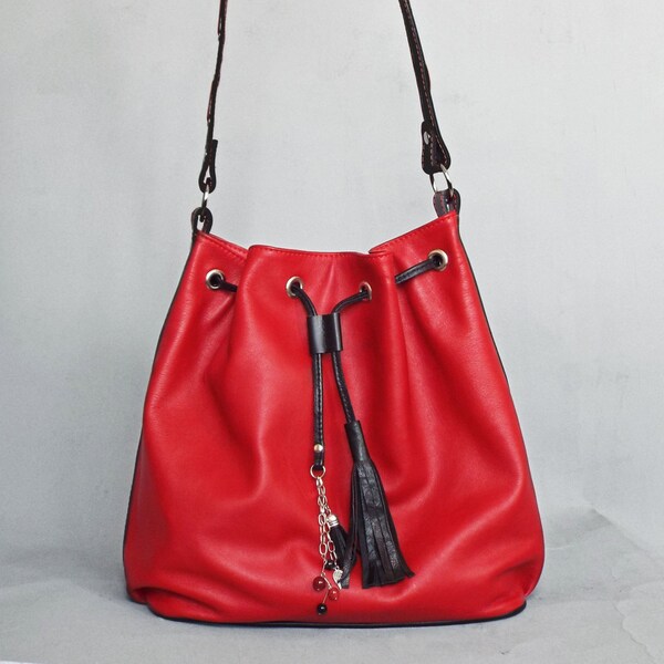 Red leather drawstring bag. Red hobo leather bag. Red black leather shoulder purse.