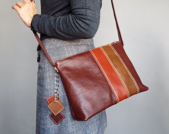 Leather cross body bag brown. Small leather brown purse crossbody. Cinnamon brown bag leather. Three shades brown bag.