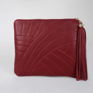 Pochette en cuir de Bourgogne. Pochette en cuir. Sac à main à vin. Pochette en cuir matelassé.