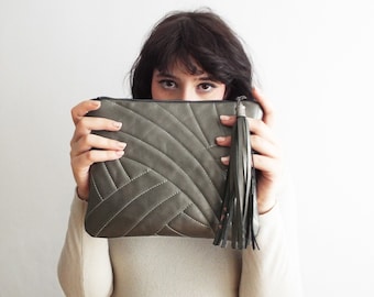 Silver leather clutch. Leather clutch bag. Small wrist clutch purse. Quilted leather clutch bag.