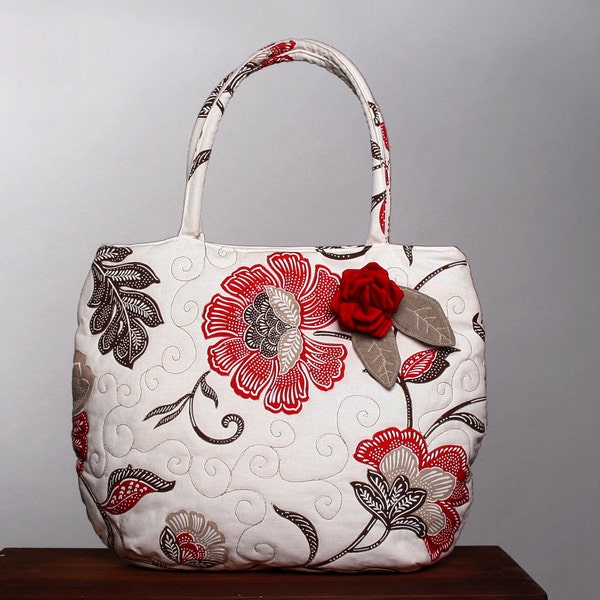 Large cotton floral shoulder bag. Quilted tote bag with fabric flower.