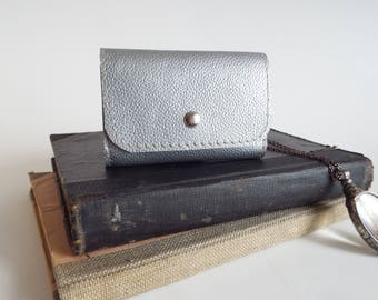 Leather key wallet. Silver leather key case. Leather key holder for 6 keys. Leather key chain.