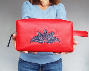 Bolso cosmético de cuero. Bolso de cuero rojo. Funda de viaje de cuero. Organizador cosmético. Cuero de caja de maquillaje.