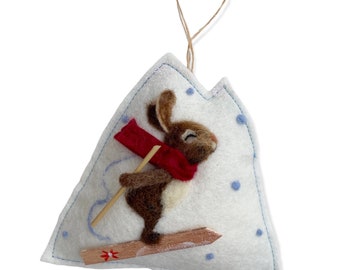 Lapin de Noël feutré à l'aiguille dévalant la montagne décoration d'arbre personnalisée