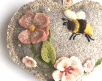 Bee with felt flowers Easter gift decoration Heart, Easter tree ornament can be personalized