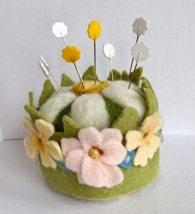 Craft Kit DIY Felting Kit Daisy Pin cushion and bee needle Etsy