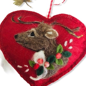 Decorative felt heart Needle felted Deer /Stag / Elk Heart with Winter berries, Felt heart hanging decoration - personalised with name