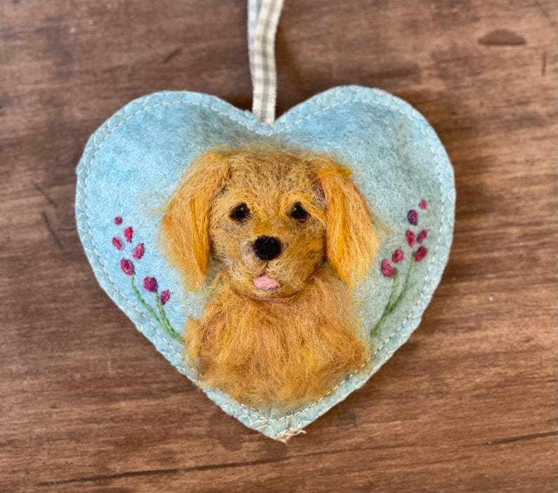 Golden Retriever Pet dog portrait needle felt sculptures. Head on 3D felt sculpture of your dog. image 1