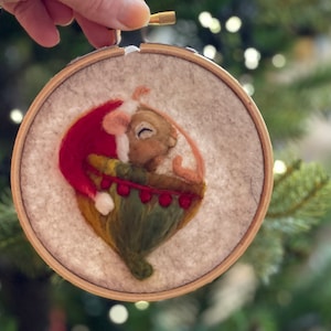 Needle Felt sleeping Christmas mouse kit