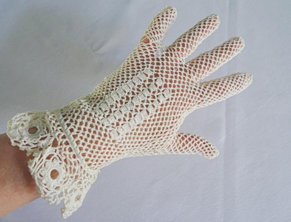 Vintage Crochet Gloves 1930s Ladies Beige Lace Da… - image 3