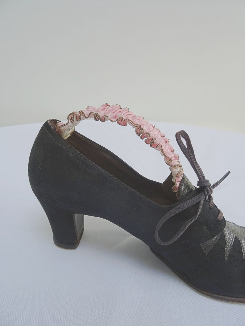 Gold Painted Wood /& Pink Ruffled Ribbon DL Vintage 1930s Shoe Trees Stretchers