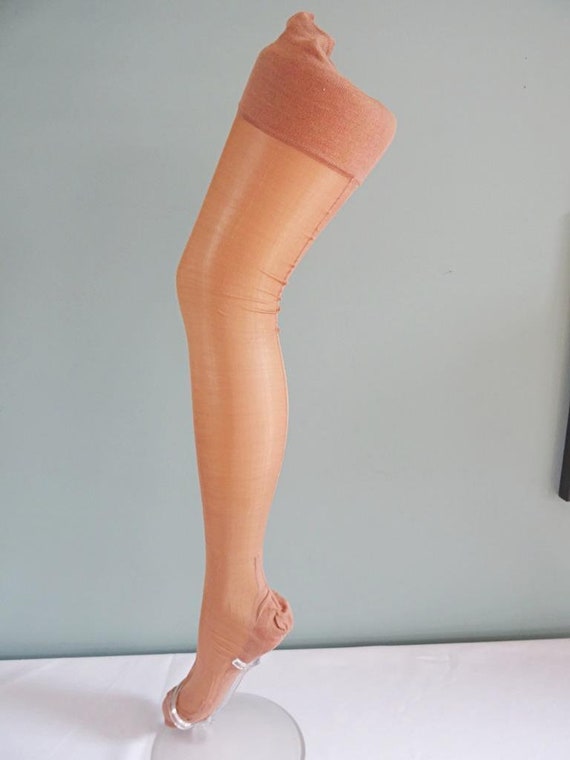 Vintage CC41 Stockings 1940s WW2 Era Seamed Ladie… - image 9