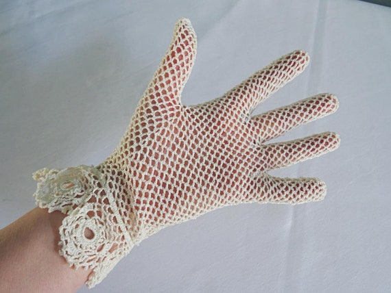Vintage Crochet Gloves 1930s Ladies Beige Lace Da… - image 7