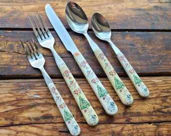 COUNTRY CHRISTMAS Vintage Stainless Steel Plastic Handle Flatware Set Silverware Spoons Forks Retro 7 Place Settings Extras Taiwan 1990s