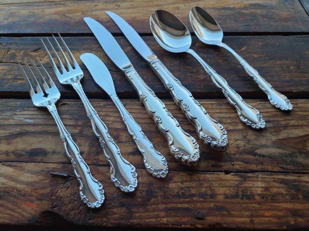 1881 Rogers Oneida FLIRTATION 64pc Vintage Silverplate Flatware