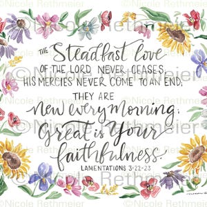 Puede incluir: Impresi&oacute;n art&iacute;stica en acuarela con la cita "El amor constante del Se&ntilde;or nunca cesa", rodeada de una corona floral. La obra de arte incluye girasoles, iris y otras flores coloridas. El texto es de Lamentaciones 3:22-23.