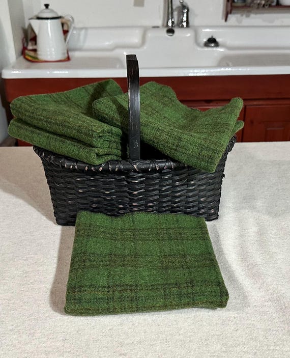 Galway Girl, a Rich Emerald Green Plaid  Mill Dyed Wool Fabric for Rug Hooking, Applique, Penny Rugs, Fiber Arts, Fat Quarter Yard W685