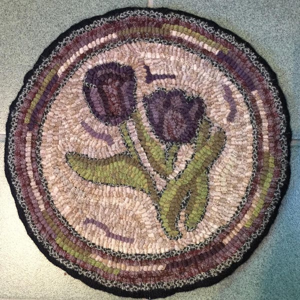 Rug Hooking Pattern for Tulip Chair Pad, on Monks Cloth or Primitive Linen, P103