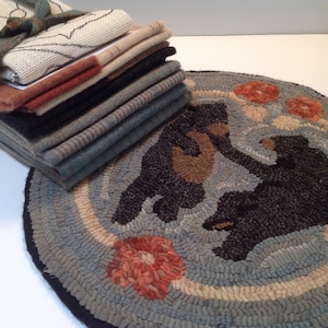 Dancing Bears, Primitive Rug Hooking Kit  14" Round Chair Pad  K110