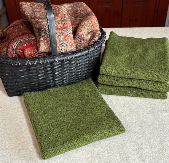 Green Zinger,  a Mill Dyed Wool Fabric for Rug Hooking, Applique, Penny Rugs, Fiber Arts, Lime and Olive   green texture, Fat 1/4 Yard W720