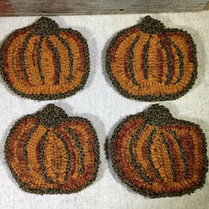 Rug Hooking Pattern , 4 Pumpkin Mug Rugs 5" x 5.5", P154