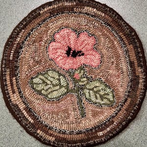 Rug Hooking Pattern for Hibiscus Chair Pad, on Monks Cloth or Primitive Linen, P102