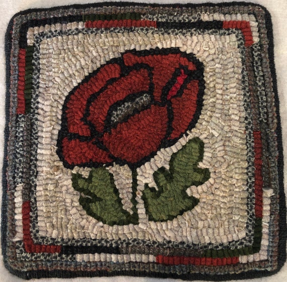 Rug Hooking Pattern for  10" Poppy Mat, on Monks Cloth or Primitive Linen, floral table or dresser mat, trivet, wall hanging P174
