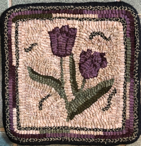 Rug Hooking Pattern for  10" Tulip Mat, on Monks Cloth or Primitive Linen, floral table or dresser mat, trivet, wall hanging P175