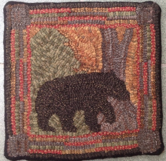 Rug Hooking Pattern, Bear At Dawn      10" x 10", P132