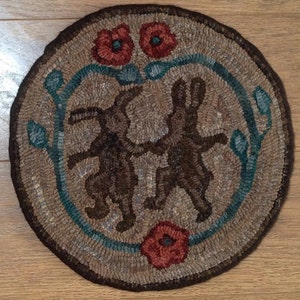 Dancing Bears, Primitive Rug Hooking Kit 14 Round Chair Pad K110 image 4