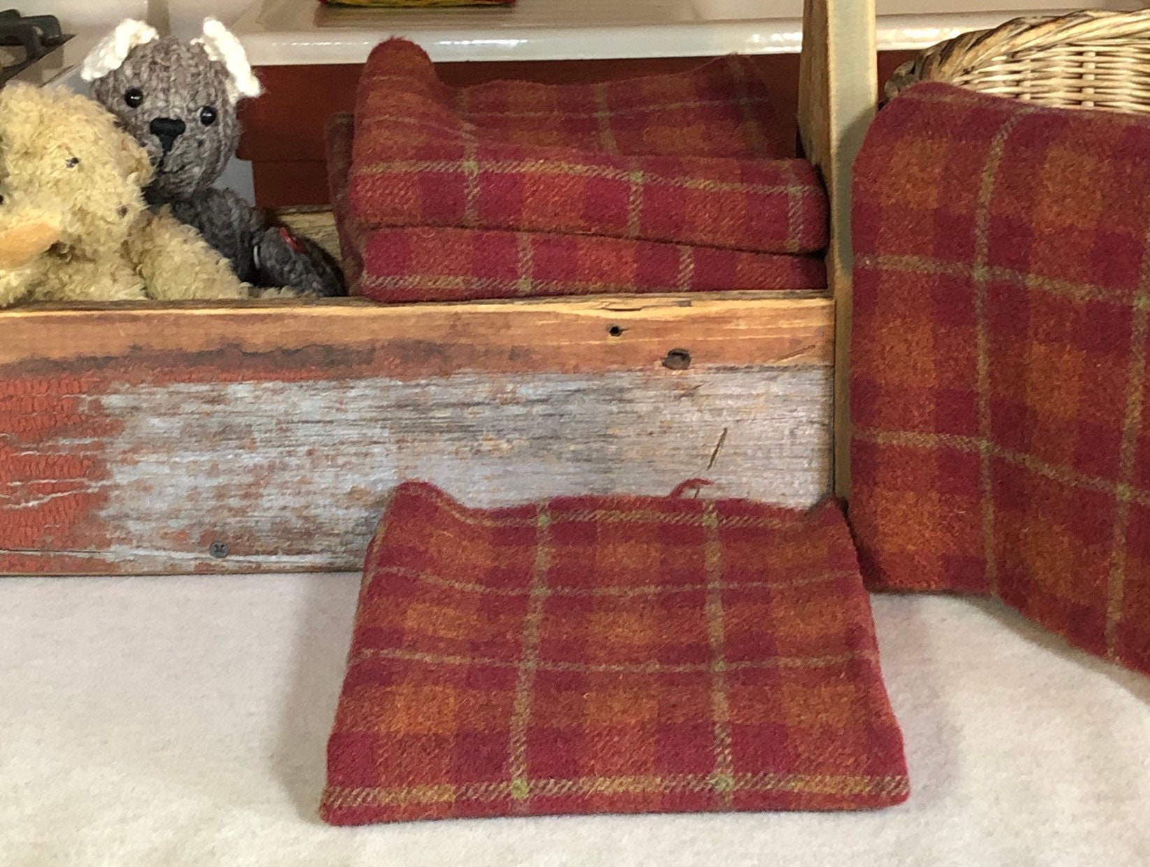 1//4 YD 100/% WOOL FOR RUG HOOKING OR WOOL APPLIQUE ~ BLOOD ORANGE PLAID