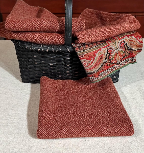 Red's Basket, a Warm Red and Tan Basket Weave, Mill Dyed Wool Fabric for Rug Hooking, Applique, Penny Rugs, Fiber Arts, Fat  1/4Yard W693