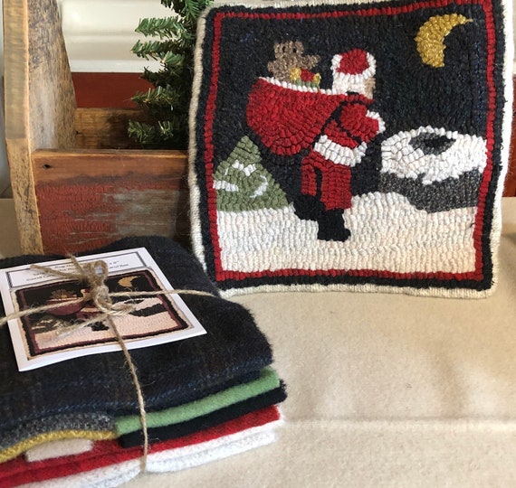 Santa on the Rooftop Mat, Rug Hooking Kit, 9" x 9"  K142