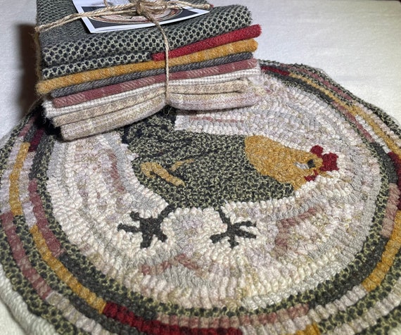 Primitive Rug Hooking Kit for "Hazel" Chicken Chair Pad  14" Round  K124