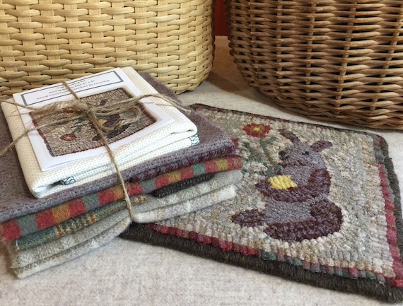 Primitive Rug Hooking Kit for Lilac the Spring Bunny,  8" x 8" K125