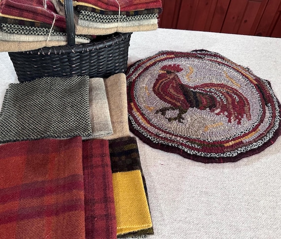 Herald the Rooster, Primitive Rug Hooking Kit for Rooster Chair Pad, Table Mat, Wall Hanging,  Folk Art, 14" Round  K130