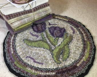 Tulip, Primitive Rug Hooking Kit for Chair Pad 14" Round K108