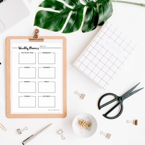 Puede incluir: Un planificador semanal en un tablero de corcho con fondo blanco. El planificador tiene un borde negro e incluye los d&iacute;as de la semana: domingo, lunes, martes, mi&eacute;rcoles, jueves, viernes y s&aacute;bado. El texto "You've got this!" est&aacute; en la parte superior del planificador.